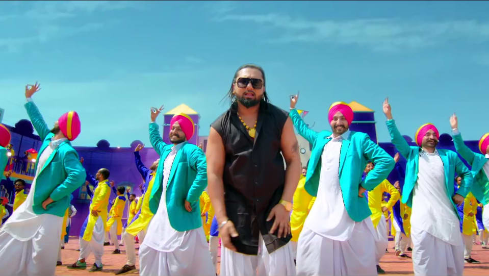 Celebrity Hairstyle Of Honey Singh From Gur Nalo Ishq Mitha Single 2019 Charmboard Presenting gur naal ishq mitha with visuals from the films namaste england and ishaqzaade, with the magical voices of mickey. charmboard