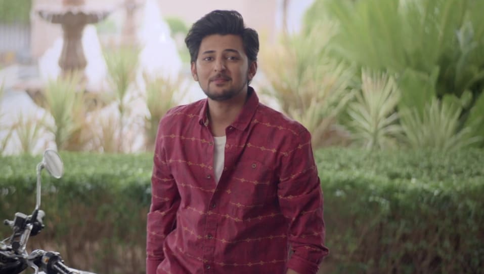 Darshan Raval Celebrity Style In Hawa Banke Single 2019 From Hawa Banke Charmboard Hawa banke darshan raval sr suverna cute love story latest hindi song 2019 sr brothers. casualshirts