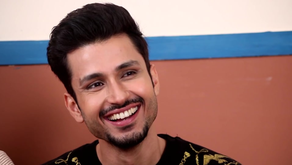 Amol Parashar Celebrity Style In Rajeev Masand I Tvf Tripling Season 2 Rajeev Masand 2019 From Rajeev Masand I Tvf Tripling Season 2 Charmboard Swagata dam from team missmalini caught up with chanchan and chitvan from tvf tripling aka maanvi gagroo and amol parashar. charmboard
