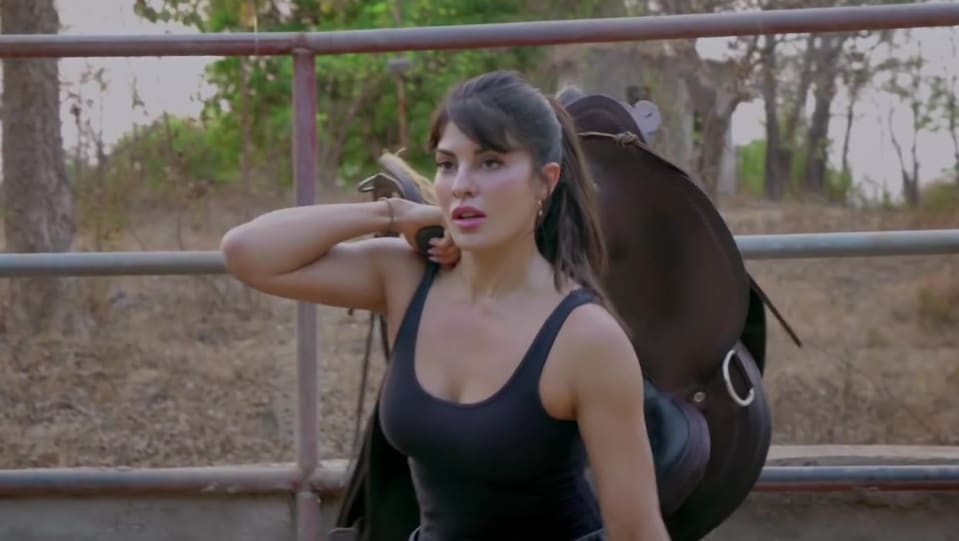 Jacqueline Fernandez Celebrity Style In Tere Bina Single 2020 From Tere Bina Charmboard Enjoy the full video song tere bina tere bina it's all about full of romance , passion and love. tops