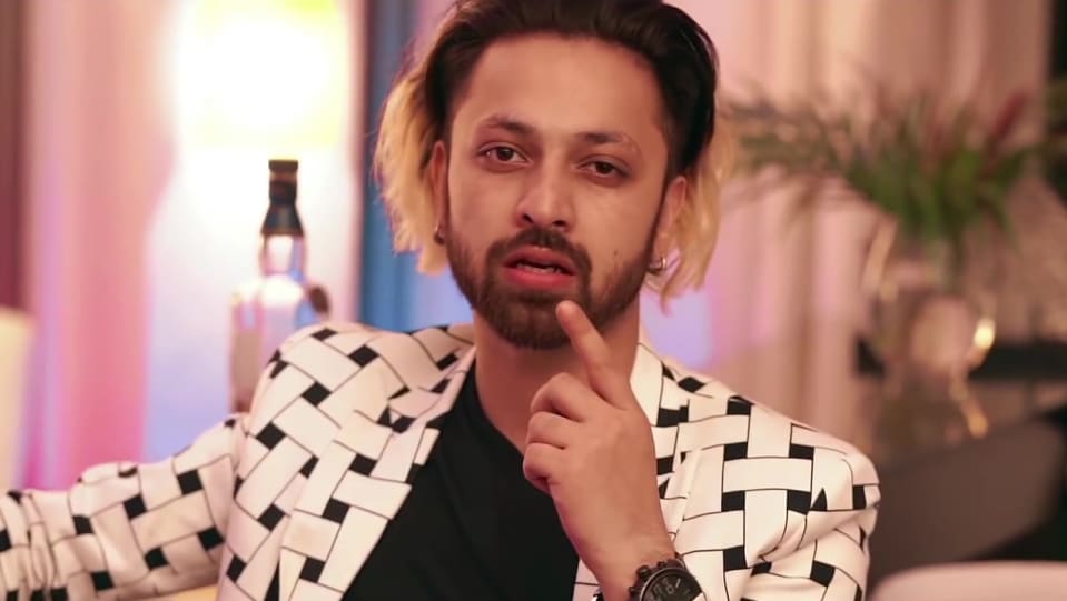 A Bazz In Black Tees Outfit Celebrity Clothing Charmboard See more of hairstyles on facebook. suits