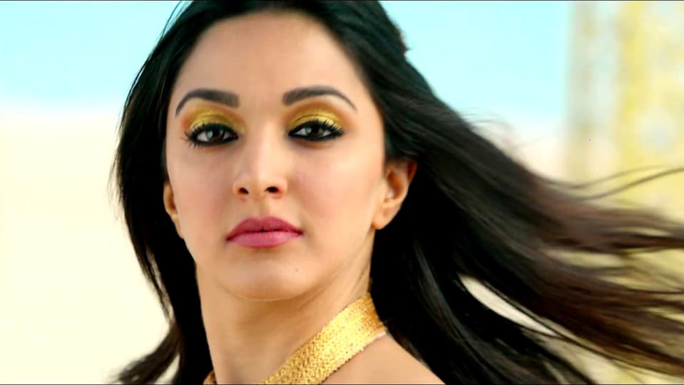 Celebrity Hairstyle Of Kiara Advani From Trailer Laxmmi Bomb 2020 Charmboard