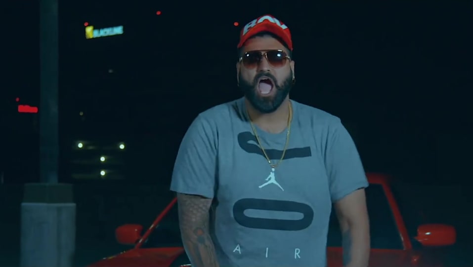 Elly Mangat Celebrity Style In Vailpuna Single 2019 From Vailpuna Charmboard Share watch and download elly`s new song chopper ,released on dec/11/2016 , music composed by deep jandu and lyrics penned by lally mundi.