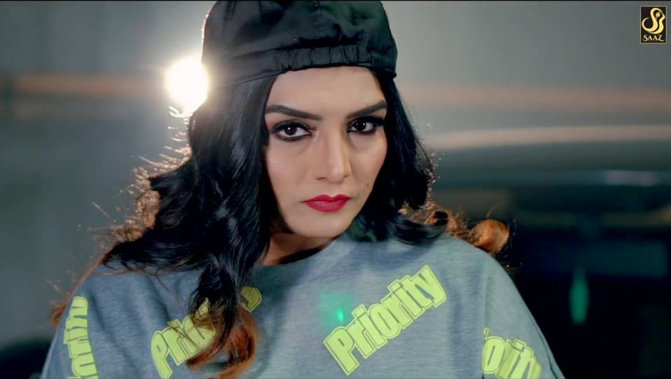 Rupinder Handa Jewellery Accessories From Bach Ke Reh Single 2019 Celebrity Jewellery Charmboard Mundian to bach ke, also titled beware of the boys (mundian to bach ke) or beware, is a bhangra song produced by british musician panjabi mc, with vocals and lyrics by punjabi artist labh janjua.