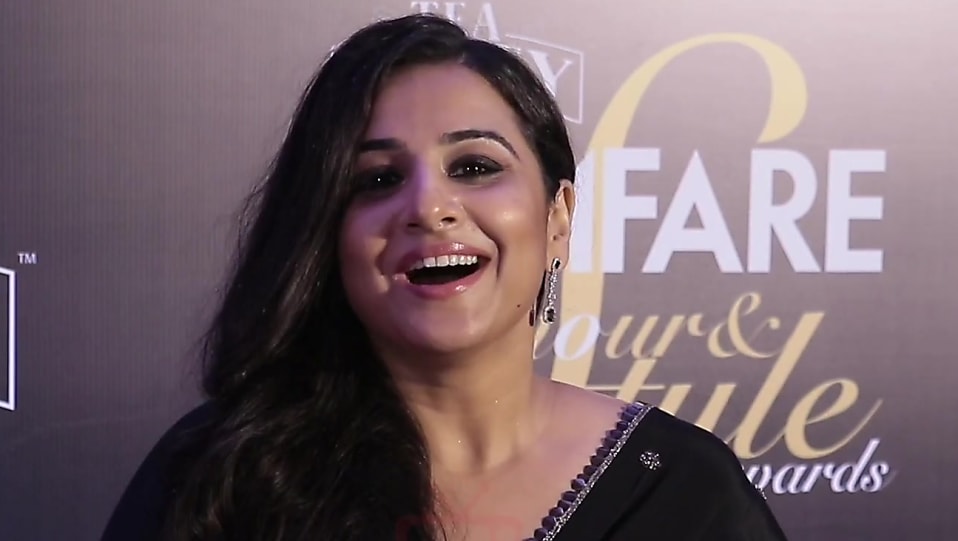 Get Vidya Balan Medium Wavy Side Part Hairstyle In Viral Bollywood