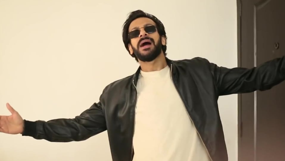 Actors Name Age Wiki Height Birth Place Career Details S01e55 Hott Studios 2019 Charmboard To know what happens next on kumkum bhagya, watch the premiere episode on zee5 club before tv! charmboard