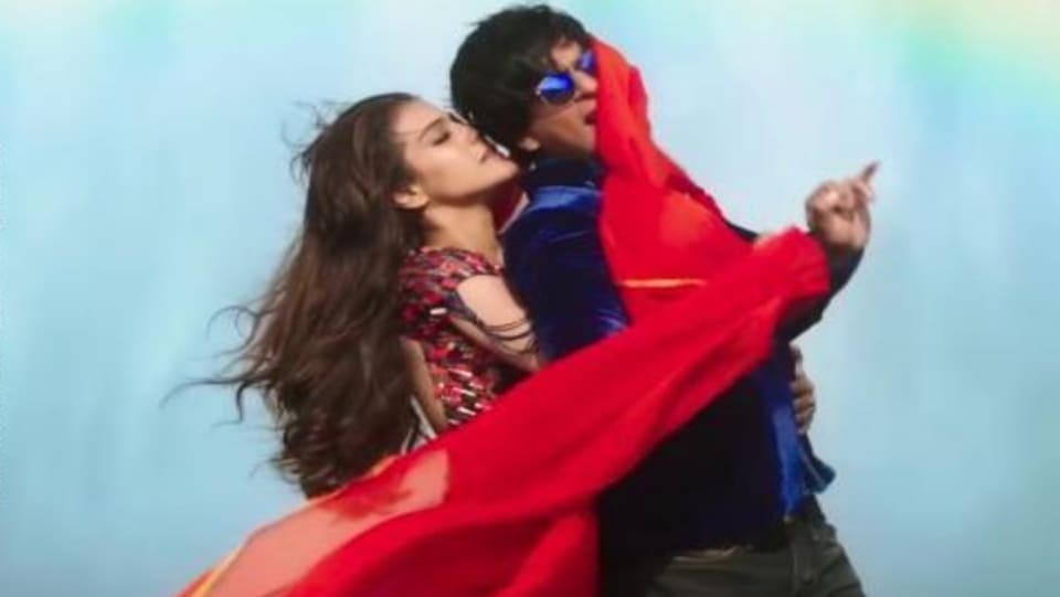 Kajol Celebrity Style In Gerua Dilwale 2015 From Gerua Charmboard Nitin singh panwar shah rukh khan fan. stud