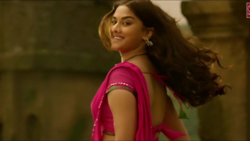 Celebrity Hairstyle Of Saiee Manjrekar From Awara Dabangg 3 2019 Charmboard We don't have any reviews for dabangg 3. saree