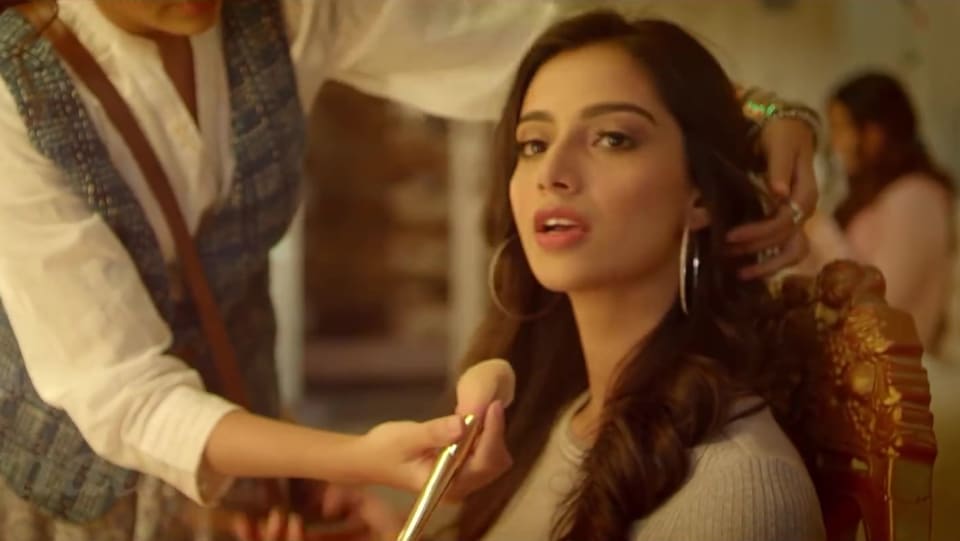 Actors Name Age Wiki Height Birth Place Career Details Ki Mai Kalli Aa Single 2018 Charmboard Meenakshi chaudhary gives us a glimpse of her childhood in these pictures. charmboard