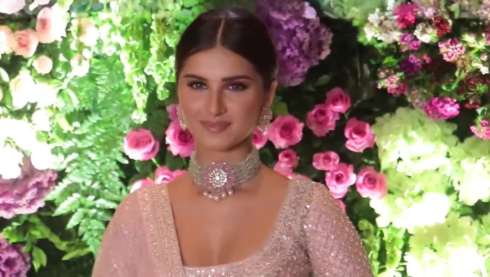 Celebrity Hairstyle of Tara Sutaria from Celeb Spotting, Viral Bollywood, 2020 | Charmboard Celebrity Hairstyle of Tara Sutaria from Celeb Spotting, Viral Bollywood, 2020 | Charmboard