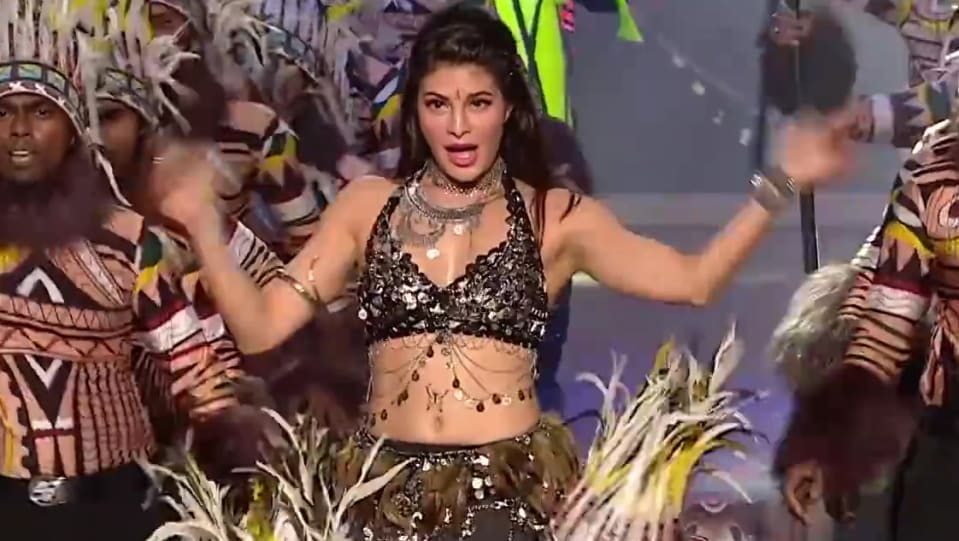 Jacqueline Fernandez Celebrity Style In Star Screen Awards 2018 Jacqueline Fernandes Star Plus 2018 From Star Screen Awards 2018 Jacqueline Fernandes Charmboard Jacqueline fernandez, daisy shah, adah sharma & urvashi rautela at star screen awards 2018. charmboard