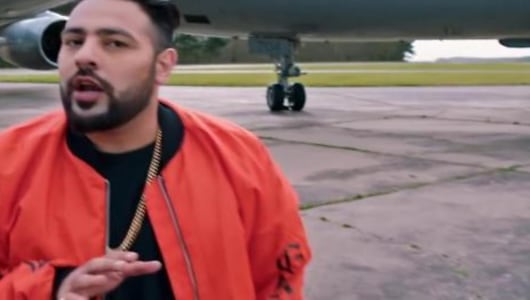 Actors Name Age Wiki Height Birth Place Career Details Mercy Badshah 2017 Charmboard Ik kone mein tha baitha jab mujhe woh dikhi thi woh sabse alag thi woh sabse haseen. charmboard