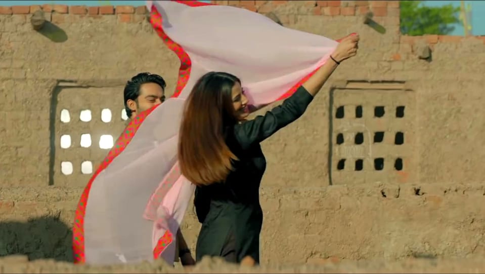 Saanvi Dhiman Celebrity Style In Kinni Sohni Gidarh Singhi 2019 From Kinni Sohni Charmboard Sounds squad studio (mohali arjjan) guitars: charmboard