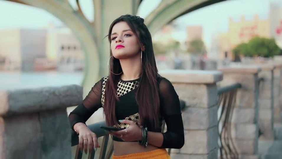 Avneet Kaur In Orange Trackpants Outfit Celebrity Clothing Charmboard Avneet kaur was born on 13th october 2001, in jalandhar, punjab. tops