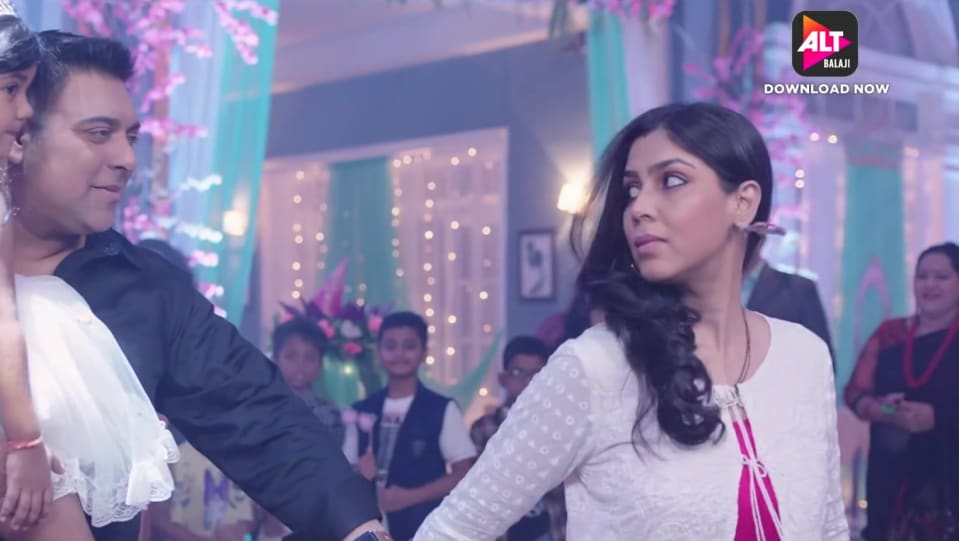 Actors Name Age Wiki Height Birth Place Career Details Official Trailer Karrle Tu Bhi Mohabbat 2019 Charmboard Unlike the last two seasons, ram and sakshi are not in love with each other, which takes something away from the show that banks on their. charmboard