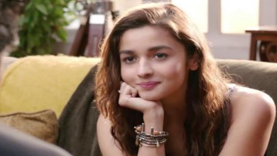 Alia Bhatt Jewellery Accessories From Love You Zindagi Dear Zindagi 2016 Celebrity Jewellery Charmboard All hats off @gauris !