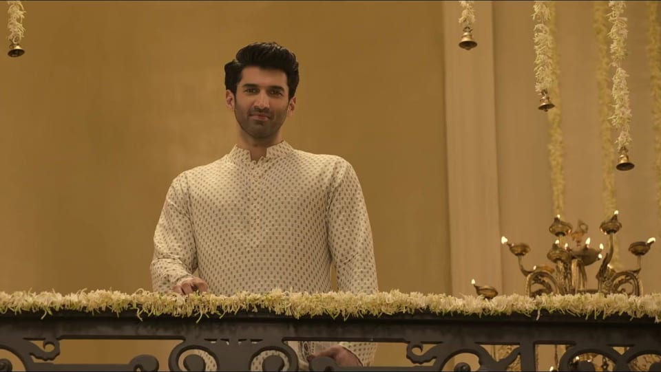 Aditya Roy Kapur Celebrity Style In Kalank Title Track Kalank 2019 From Kalank Title Track Charmboard He made his bollywood debut with 2009 film london dreams but rose to fame with 2013 film aashiqui. kurtaset