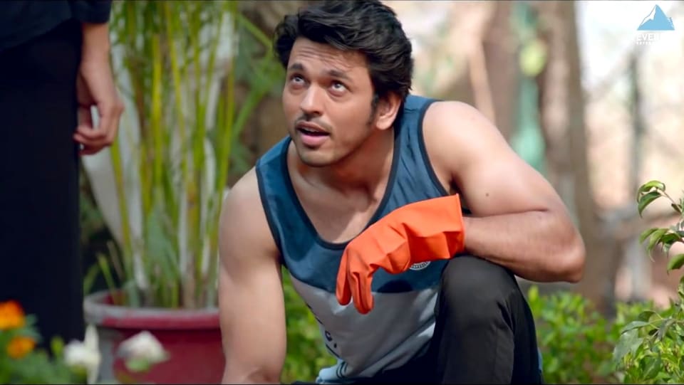 Lalit Prabhakar Celebrity Style In Official Trailer Smile Please 2019 From Official Trailer Charmboard Lalit prabhakar marathi is an indian television and theatre actor predominantly working in the marathi industry he is best known for his rol. vest