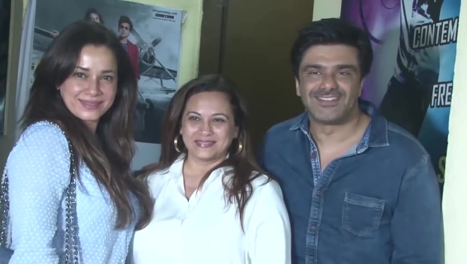 Neelam Kothari Celebrity Style In Special Screening Of Movie Student Of The Year 2 At Pvr Juhu Bollywood Hungama 2019 From Special Screening Of Movie Student Of The Year Charmboard With tiger shroff, ananya panday, tara sutaria, aditya seal.