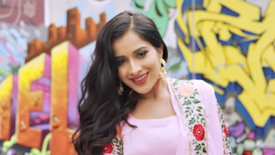 Sara Gurpal Celebrity Fashion Footwear In Outfit Name Charmboard She was born on 19 november 1991 in village ratia near fathebad. anarkali