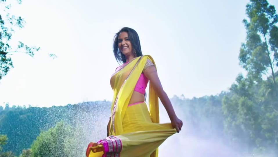 Keerthy Suresh In Yellow Saree Outfit Celebrity Clothing Charmboard Un mela oru kannu neethaan en morapponnu whatsapp status. saree