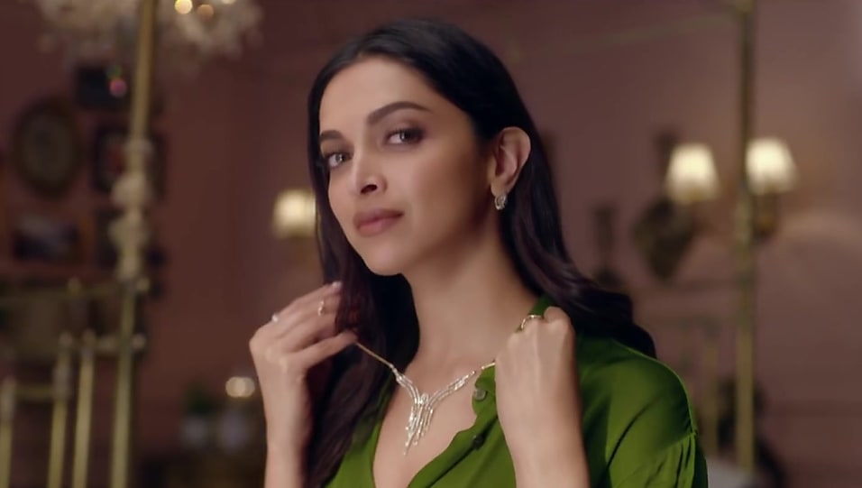 Get Deepika Padukone Long Wavy Center Part Hairstyle In Tanishq
