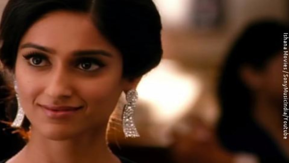 Ileana D Cruz In Black Gown Outfit Celebrity Clothing Charmboard Find top songs and albums by ileana d'cruz including main tera hero and best of main tera hero. gown