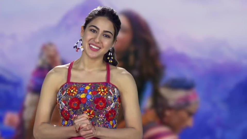Sara Ali Khan Celebrity Style In Kedarnath Movie Promo Sara Ali Khan Bookmyshow Bookmyshow 2018 From Kedarnath Movie Promo Sara Ali Khan Bookmyshow Charmboard Good moisturizer, always wear sun screen under makeup it acts as an amazing primer/illuminator. dress