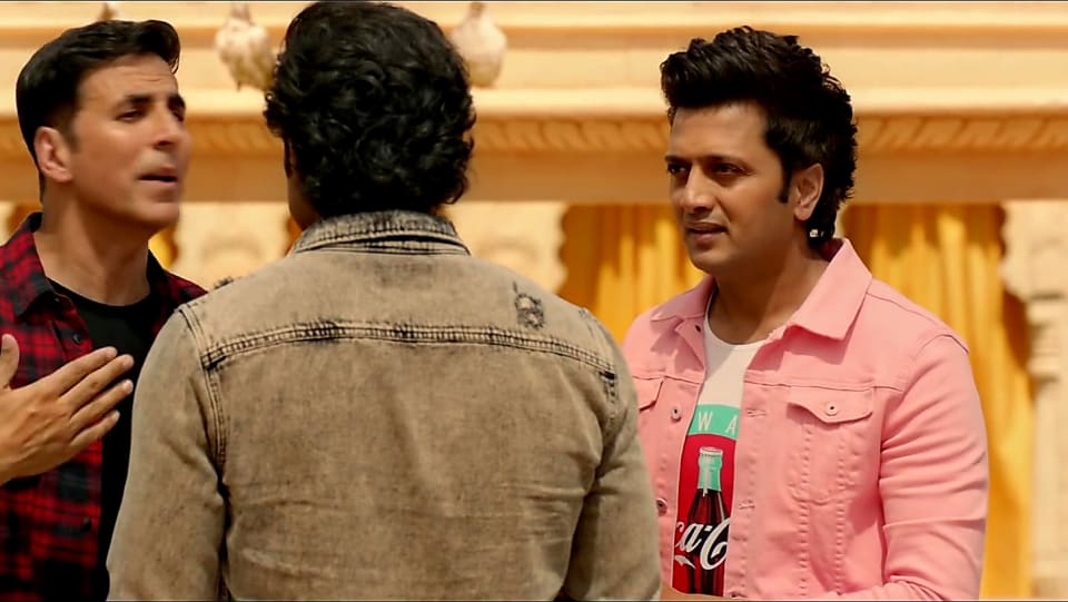 [Image: outfit-of-official-trailer-housefull-4-2019.jpg]