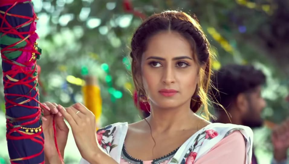 Sargun Mehta Celebrity Style In Official Trailer Kala Shah Kala 2019 From Official Trailer Charmboard Lovely (binnu dhillon) a happy go lucky & charming guy struggles to find the love of his life because of his. kurta