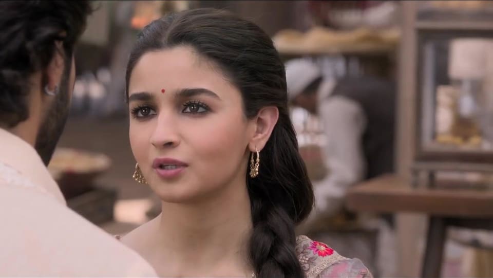 Celebrity Makeup Of Alia Bhatt From Official Trailer Kalank 2019 Charmboard She paired her outfit with earrings by she paired her outfit with earrings by nora jewels and gold kolhapuri wedges by crimzon. lehengacholi