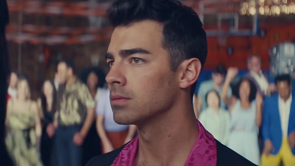 Get Joe Jonas Hair Hairstyle In Single What A Man Gotta Do