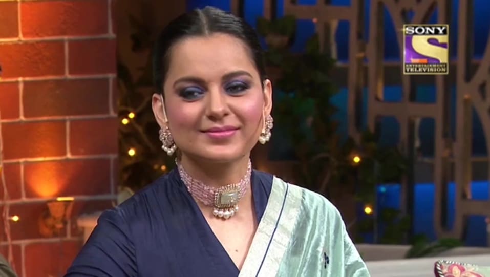 Kangana Ranaut In Turquoise Saree Outfit Celebrity Clothing Charmboard Both primary and supplementary card holders get unlimited lounge access to most of the domestic airport lounges located in india. saree