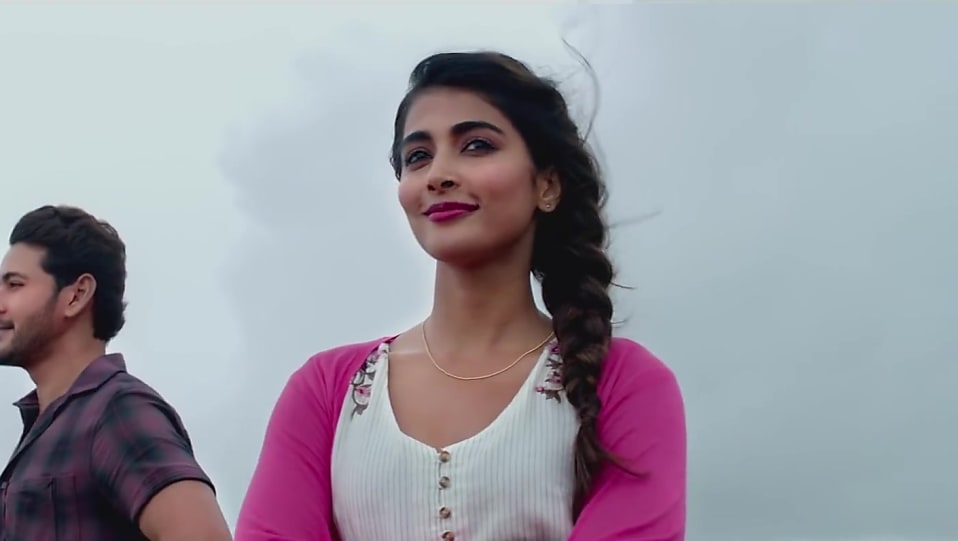 Get Pooja Hegde Medium Wavy Side Part Hairstyle In Maharshi