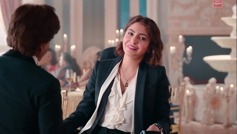 Get Anushka Short Wavy Lob Hairstyle In Zero Mere Naam Tu