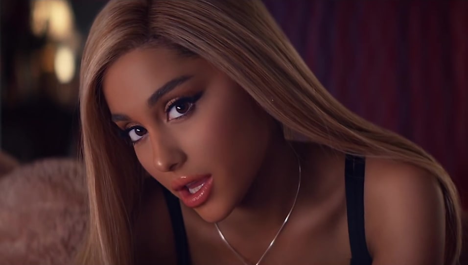 Get Ariana Grande Sleek Straight Side Part Hairstyle In Thank U