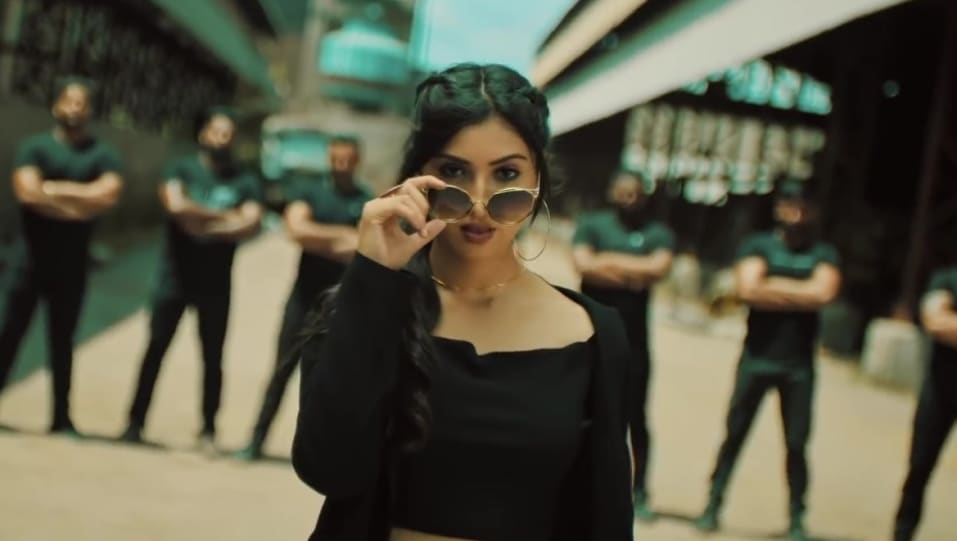 Isha Sharma Celebrity Style In Yaara Lai Single 2019 From Yaara Lai Charmboard Yaari tod deni official video surjit bhullar ft sudesh kumari latest punjabi songs 2020. tops