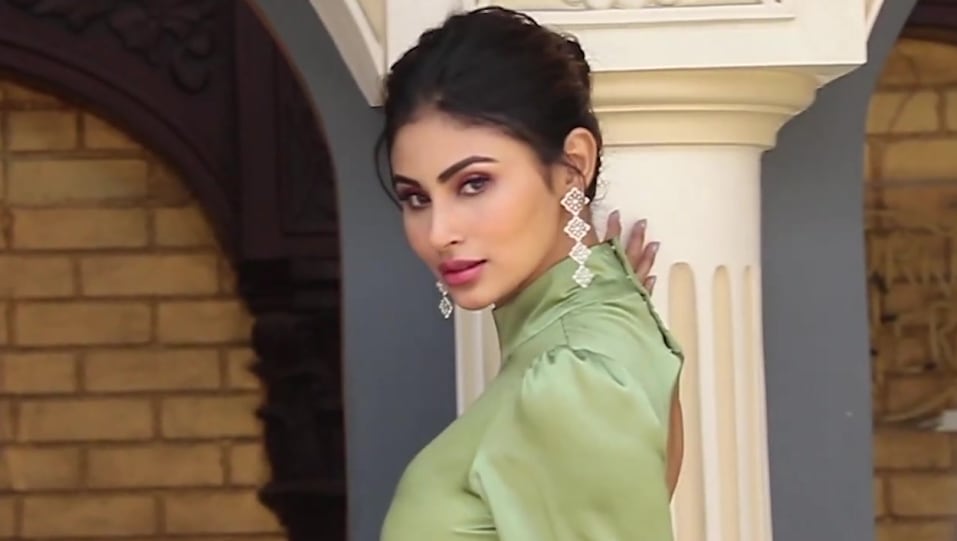Celebrity Hairstyle Of Mouni Roy From Cover Shoot Wedding Vows 2020 Charmboard Shivanya aka mouni roy performs tandav dance to please lord shiva watch more video and full episode on our daily. charmboard