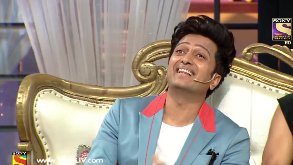 Riteish Deshmukh Celebrity Style In The Kapil Sharma Show Set India 2019 From The Kapil Sharma Show Charmboard Kapil sharma and his gang are back with the bang with their new comedy show called the kapil sharma show.besides kapil, the show stars ali asgar, sunil grover, kiku sharda, sumona chakravarti, chandan prabhakar, while navjot singh sidhu serves as the permanent guest.the show. blazer