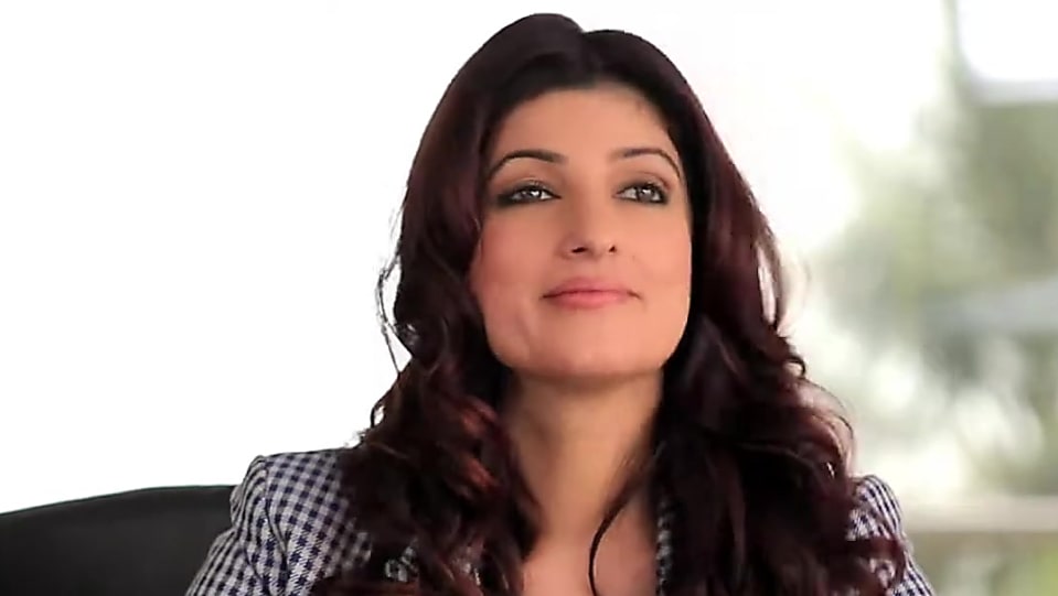 Get Twinkle Khanna Voluminous Wavy Hair Hairstyle In Tweak India