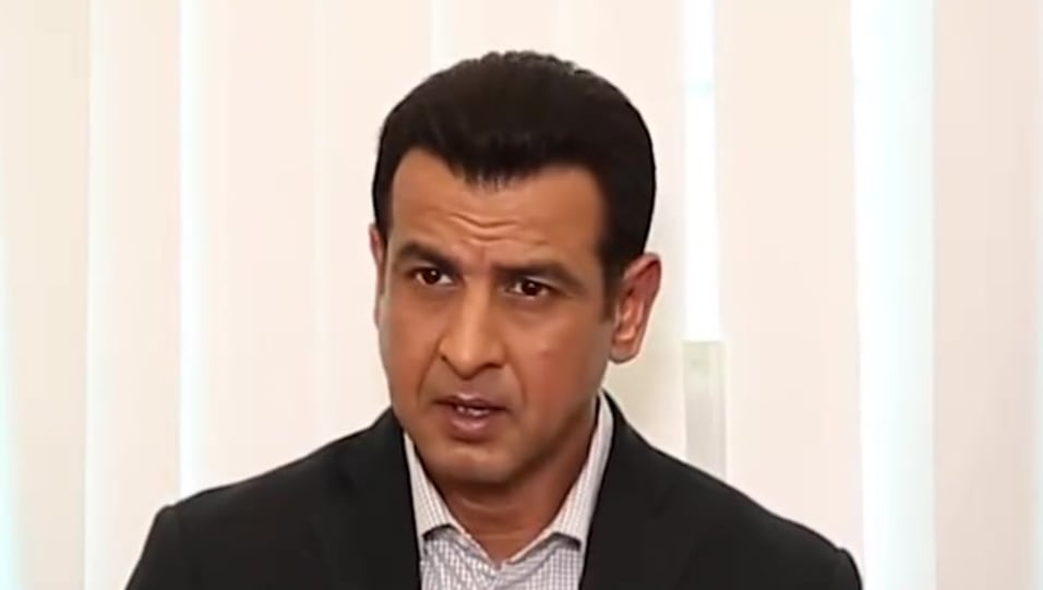 Ronit Roy Celebrity Style In Interview Spotboye 2019 From Interview Charmboard Ronit roy, mona singh and gurdeep kohli in an exclusive with bollywood hungama talk about the season 2 of their show home » videos » celebrity interview » ronit roy: charmboard