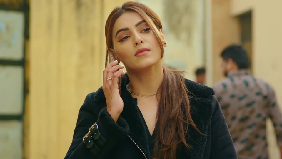 Ginni Kapoor Celebrity Style In Red Eyes Single 2020 From Red Eyes Charmboard @iamginnikapoor black suit hoya tenu ban amazing song <3pic.twitter.com/dj9cwfosdv. jacket