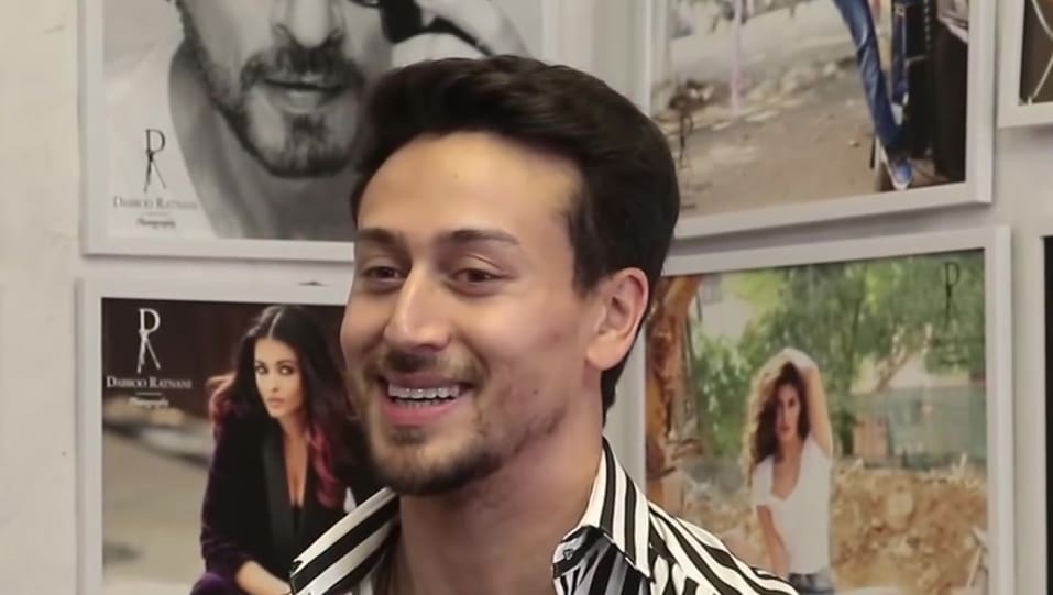 Celebrity Hairstyle Of Tiger Shroff From Rekha Crazy Reaction After Watching Mr Amitabh Bachchans Photo Behind Her Viral Bollywood 2019 Charmboard These sasaengs caused someone such pain and struggle, and for all i know: charmboard