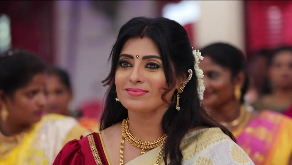 Get Priya Raman Braided Long Hair Hairstyle In Sembaruthi