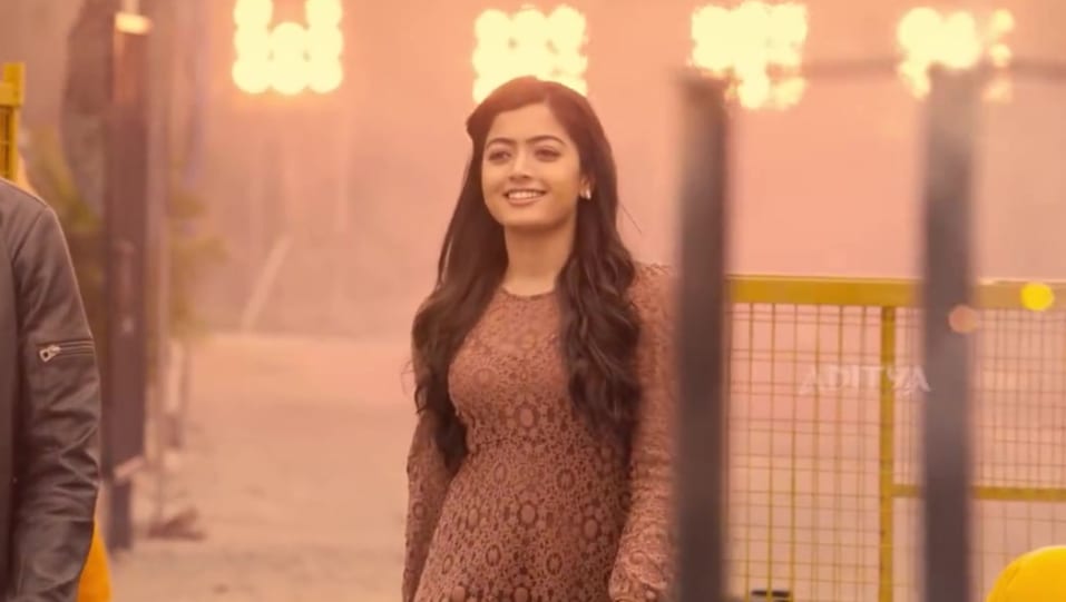 Rashmika Mandanna Celebrity Style In Yenti Yenti Geetha Govindam 2018 From Yenti Yenti Charmboard 0 photos, images vectorielles et illustrations libres de droits sont disponibles. dress