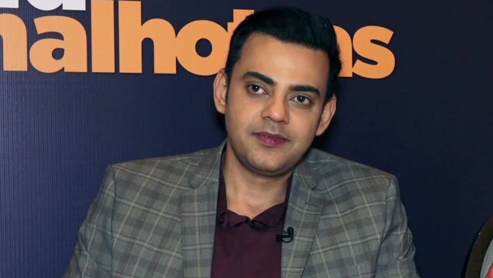 Actors Name Age Wiki Height Birth Place Career Details Exclusive Interview Bollywood Bubble 2019 Charmboard Cyrus sahukar height and physical description.