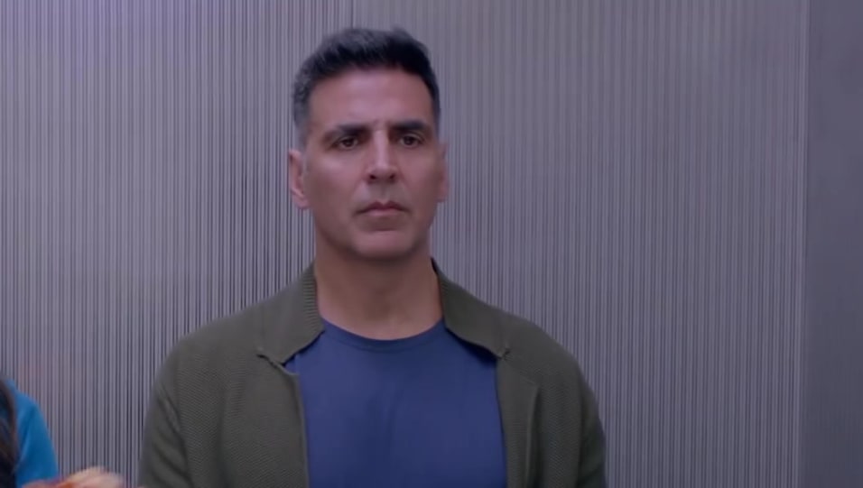 Celebrity Hairstyle Of Akshay Kumar From Official Trailer Good Newwz 2019 Charmboard Akshay kumar has done the unthinkable — the khiladi is the first akshay is the one actor who has been extremely consistent with his films, with his last two films (mission mangal and housefull 4) crossing rs 200 crore and his current film in the theatres (good newwz) showing positive signs that it. charmboard