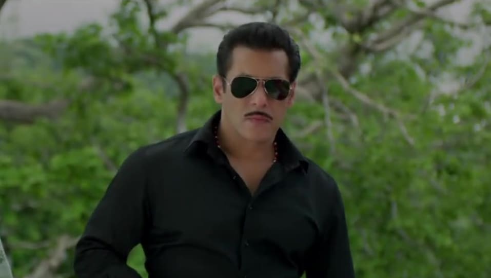 Salman Khan Celebrity Style In Habibi Ke Nain Dabangg 3 2019 From Habibi Ke Nain Charmboard Salman khan's predictably grand entry in 'prem leela' from prem ratan dhan payo. shirt