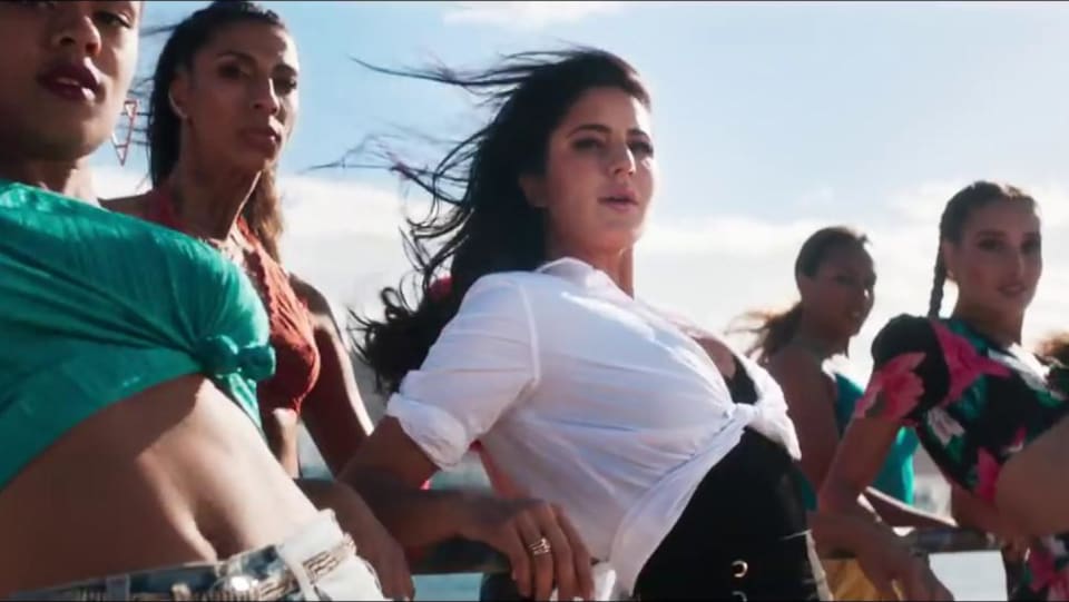 Katrina Kaif In Black Shorts Outfit Celebrity Clothing Charmboard The best dance scene of bang bang 2014 india bollywood hrithik roshan katrina kaif.