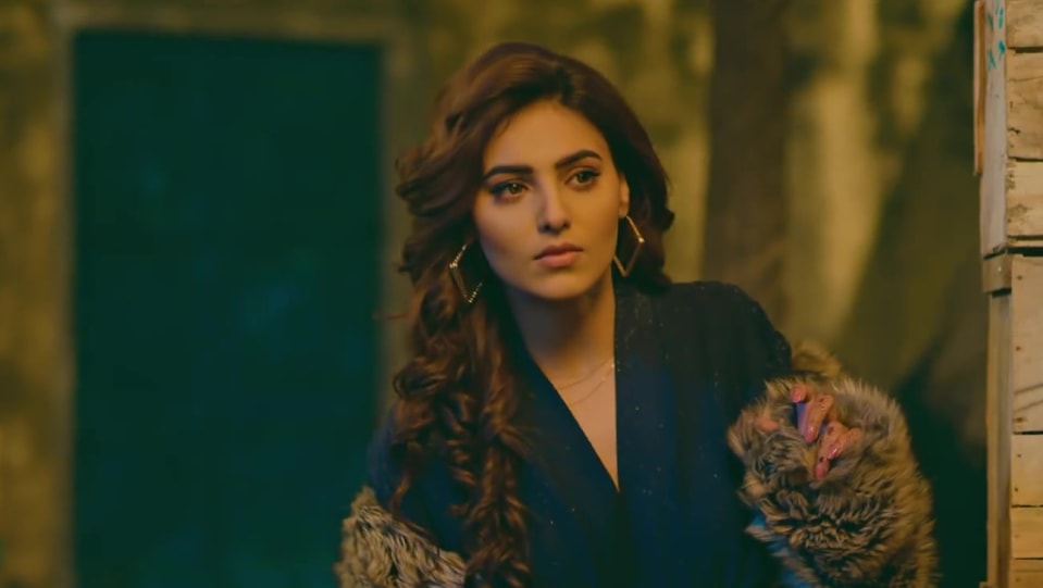 Ginni Kapoor In Black Dress Outfit Celebrity Clothing Charmboard Chautha yaar ishan kouran ginni kapoor  songspkmania.in. jacket